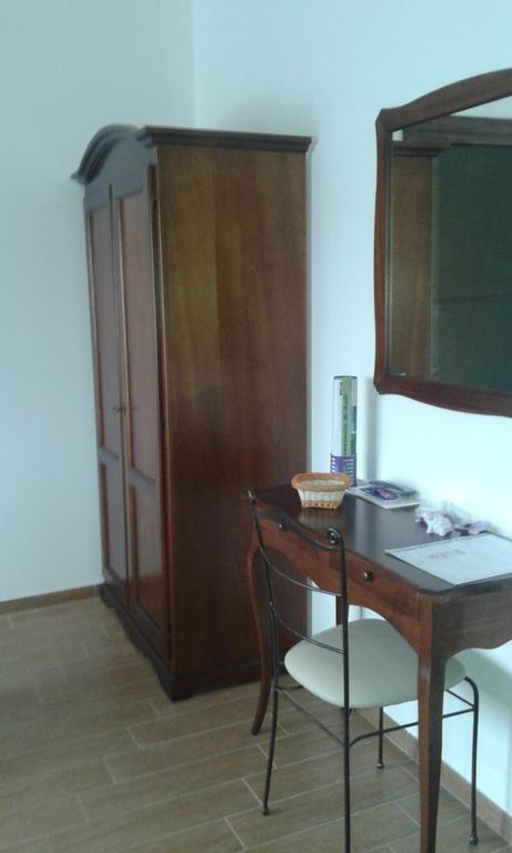 B&B La Coccarda CastellʼAlfero Rum bild